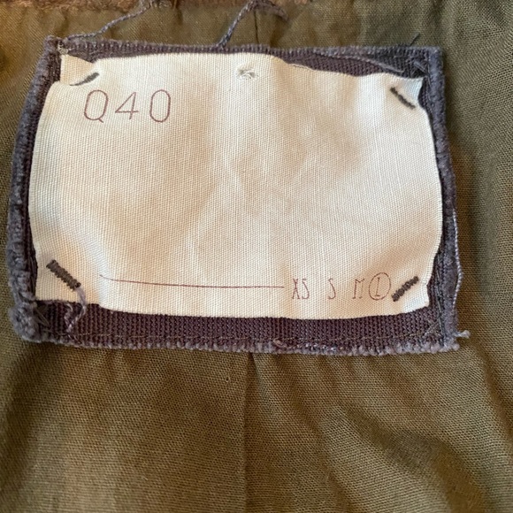 (Q40) Leather Jacket - Picture 3 of 8